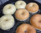 Foto langkah ke 6 dari resep Donat kentang tabur gula halus.