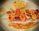 Foto del paso 3 de la receta: Brochetas de frutos del mar