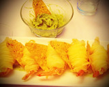 Foto del paso 1 de la receta: Hilos de patata envueltos sobre langostino y salsa guacamole
