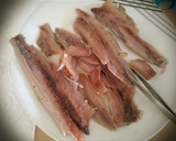 Foto del paso 2 de la receta: Bocadillo de arengades o sardinas de bota