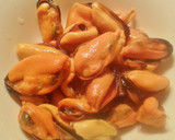 Foto del paso 3 de la receta: Aperitivo de Mejillones en Salsa picante