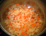 Foto del paso 4 de la receta: Ensaladilla Rusa Sevillana (para tupper)