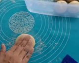 Foto langkah ke 4 dari resep Donat Maizena.