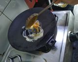 A picture of step 4 of Cheesy Masala pav.