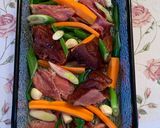 Sörben párolt, sült füstölt csülök répával, medvehagymás batátapürével recept fázis 3 fotója