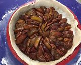 Une image de l'étape 5 de Tarte aux prunes Ruby et noix de pécan.