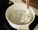 Foto langkah ke 4 dari resep Pangsit / Wonton Chili Oil Devina Hermawan.