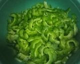 Foto langkah ke 3 dari resep Tumis pare udang asin.
