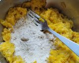 Foto del paso 2 de la receta: Empanadas de plátano macho con queso y frijol