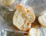Hình bước làm 1 của món Bánh mì bọc trứng cút chiên giòn