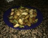 Foto del paso 1 de la receta: Pechuga grille en cubos con papas y vegetales