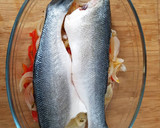Foto del paso 4 de la receta: Dorada al horno con pimientos y cebolla
