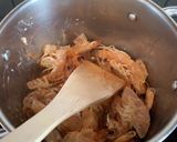 Foto del paso 2 de la receta: Rape en salsa de zanahorias, langostinos y arándanos
