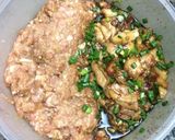A picture of step 2 of Bún chả Hà Nội.