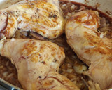 Foto del paso 2 de la receta: Cuartos traseros de pollo con salsa de cebollas y vino tinto al orégano