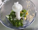 Une image de l'étape 2 de Sauce salade épicée au basilic, moutarde, ail et citron.