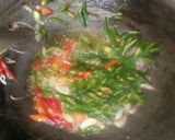 Foto langkah ke 5 dari resep Tumis Cumi Asin dan Tahun pedas.