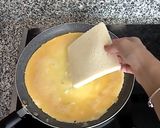 Foto del paso 3 de la receta: Sándwich envuelto en tortilla relleno de bacon y queso