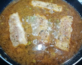 Foto del paso 7 de la receta: Merluza en salsa, con trigueros guisantes y gambitas