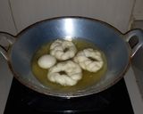 Foto langkah ke 5 dari resep Donat Kepang.