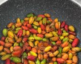 Foto langkah ke 4 dari resep Tumis Kulit Melinjo Jamur Kuping dan Tempe.