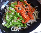Foto del paso 3 de la receta: Salsa para cubrir las pizzas