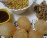A picture of step 3 of Panipuri.