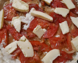 Foto del paso 7 de la receta: Tarta de cebolla, tomate, queso y salsa blanca