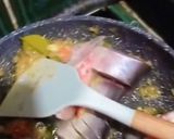Foto langkah ke 4 dari resep Ikan Patin Pindang Kuah Kuning.