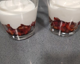 Foto del paso 3 de la receta: Copa de yogur y fresas con edulcorante