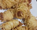 Foto langkah ke 5 dari resep Mi Gulung Sosis.