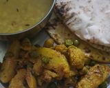 A picture of step 3 of Aloo ghobhi matar.