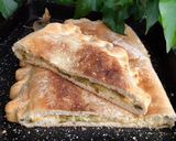 Foto del paso 5 de la receta: Jugoso calzone de humita y cebolla de verdeo