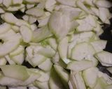 Hình bước làm 1 của món Canh bầu nấu gà
