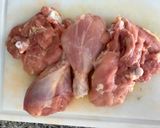 Foto del paso 1 de la receta: Pollo con tomate y pimientos