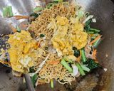 Foto langkah ke 4 dari resep Mie Goreng Burung Dara.