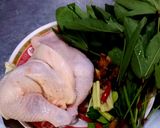รูปขั้นตอนการทำที่ 1 ของ ไก่ต้มใบกระเจี๊ยบ