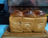 Foto langkah ke 9 dari resep Roti Tawar Kental Manis tanpa Telur.