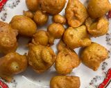 A picture of step 2 of Urad chana dal vada.