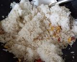 Foto langkah ke 4 dari resep Nasi Goreng Putih.
