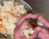 A picture of step 4 of Crab Rice Dumpling.
