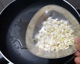 ગ્રીન ગાર્લિક તવા પુલાવ (Green Garlic Tawa Pulao Recipe In Gujarati) રેસીપી સ્ટેપ2ફોટો