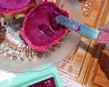Foto langkah ke 4 dari resep Puding Buah naga rasa vanila.