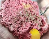 Foto del paso 2 de la receta: Bocaditos de hamburguesas con guacamole