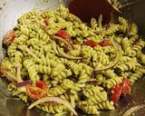 A picture of step 5 of Creamy avocado pasta.