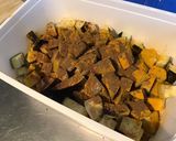 Une image de l'étape 10 de Aubergines aux carottes jaunes, persil, ail, oignon et épices.