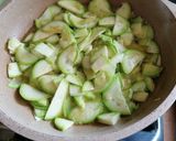 Foto del passaggio 2 della ricetta Caserecce cremose con zucchine e speck