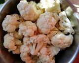 A picture of step 2 of Leek, Cauliflower, and Potato Soup.