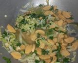 Foto langkah ke 4 dari resep Tumis Sawi Sosis.