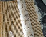 Foto del paso 4 de la receta: Sushi casero sin algas nori de salmón y surimi